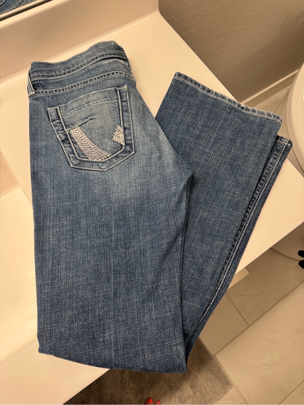 Women’s Blue Denim Jeans with V Stitch Pocket